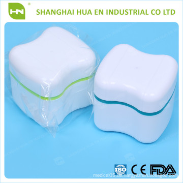 CE Approved Dental Prothese Kunststoff Aufbewahrungsbox mit Soak Net / Dental Retainer Fall